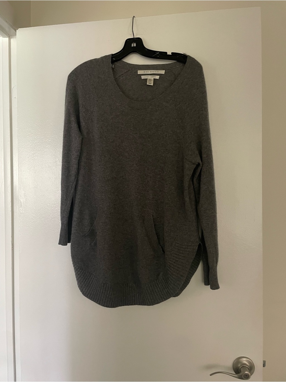 Max Studio Gray Cashmere Scoop Neck Knit Pullover medium.